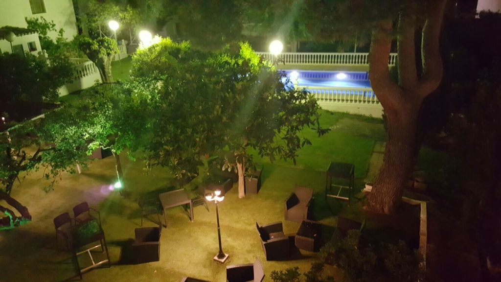 Vista aérea Hotel Mariblanca jardín y piscina